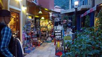 Aneka barang dari mulai baju lucu-lucu, hingga mainan ada di Palio Piazza. Traveler tinggal pilih saja mana yang sesuai dengan keinginan (Pasti/detikTravel)