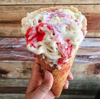 Sluurp! Spaghetti Ice Cream yang Manis Segar Ini Bukan dari Italia