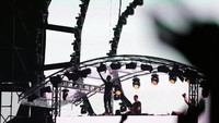 W&W pun tampil dengan sederet hits, seakan tak memberi jeda kepada penonton untuk beristirahat. Foto: Asep Syaifulah