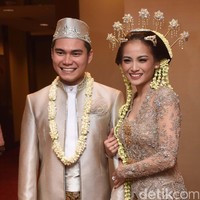 Acha Septriasa dan Vicky Kharisma bercerai pada 19 Mei 2025. Pasangan ini juga jauh dari gosip keretakan rumah tangga, tapi ternyata Acha sudah melayangkan gugatan cerai pada akhir 2024, hingga akhirnya resmi berpisah dengan putusan verstek. Foto: Noel/detikHot