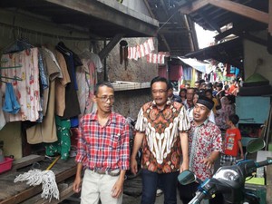 Sambil Hadiri Pernikahan Warga, Djarot Tanya Soal Banjir di Petogogan