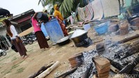 Sebanyak 619 jiwa megalami kesulitan air bersih untuk keperluan memasak di posko darurat.