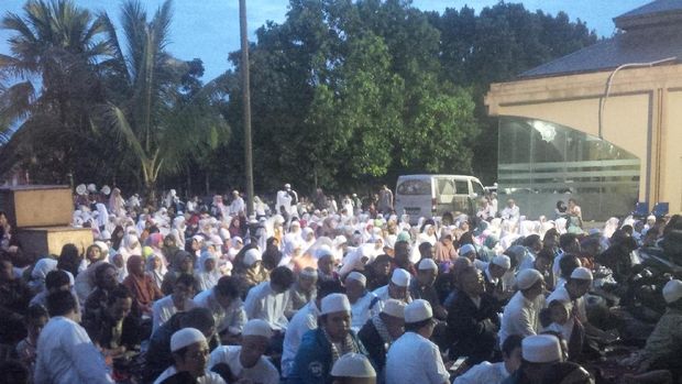 Beri Tausiah di Masjid Pusdai, Aher Puji Tingginya Semangat Kebersamaan 