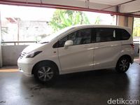 Honda Freed model lama