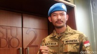 Gagahnya gaya Rio Dewanto.