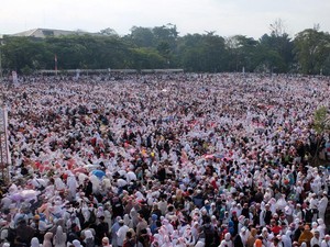 Peserta Doa Bersama 1212 Penuhi Gasibu Bandung, Begini Penampakannya