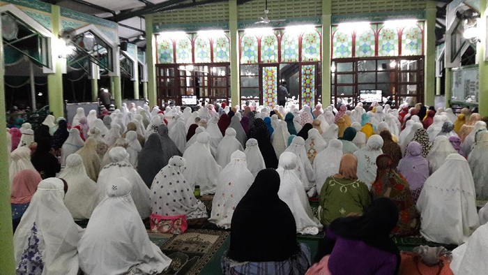 Majelis Taklim Masjid Ittihad Cibubur iuran sediakan snack bagi jamaah