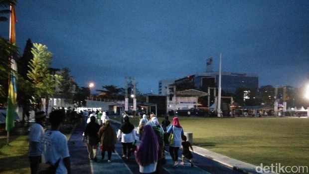 Jelang Doa Bersama, Panggung dan Stan Bersiap di Gasibu Bandung