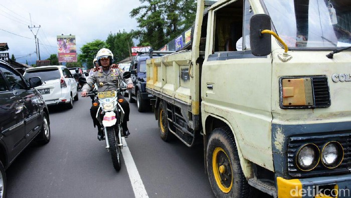 Pantau Arus Balik Long Weekend Kakorlantas Naik Motor Trail di Puncak