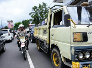 Pantau Arus Balik Long Weekend Kakorlantas Naik Motor Trail di Puncak