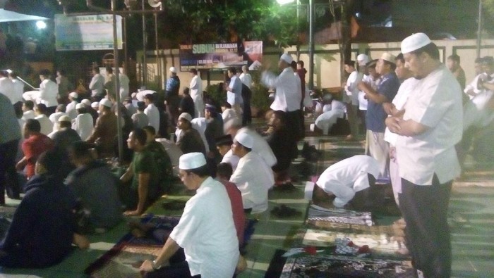 Tausiah Salat Subuh di Masjid Sunda Kelapa: Muslim Itu Mendamaikan