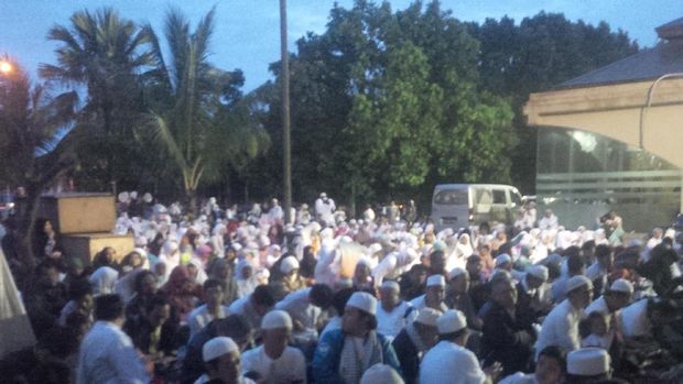 Beri Tausiah di Masjid Pusdai, Aher Puji Tingginya Semangat Kebersamaan 
