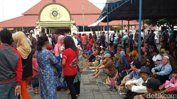 Keraton Yogyakarta Gelar Grebeg Maulud, Warga Rela Menginap dari Semalam