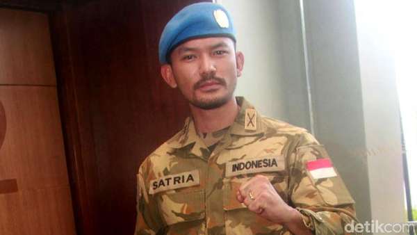 Gagahnya Rio Dewanto Gagahnya Rio Dewanto