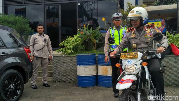 Pantau Arus Balik Long Weekend Kakorlantas Naik Motor Trail di Puncak