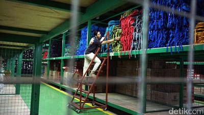 Mengintip Gudang Perlengkapan Outdoor di Bekasi