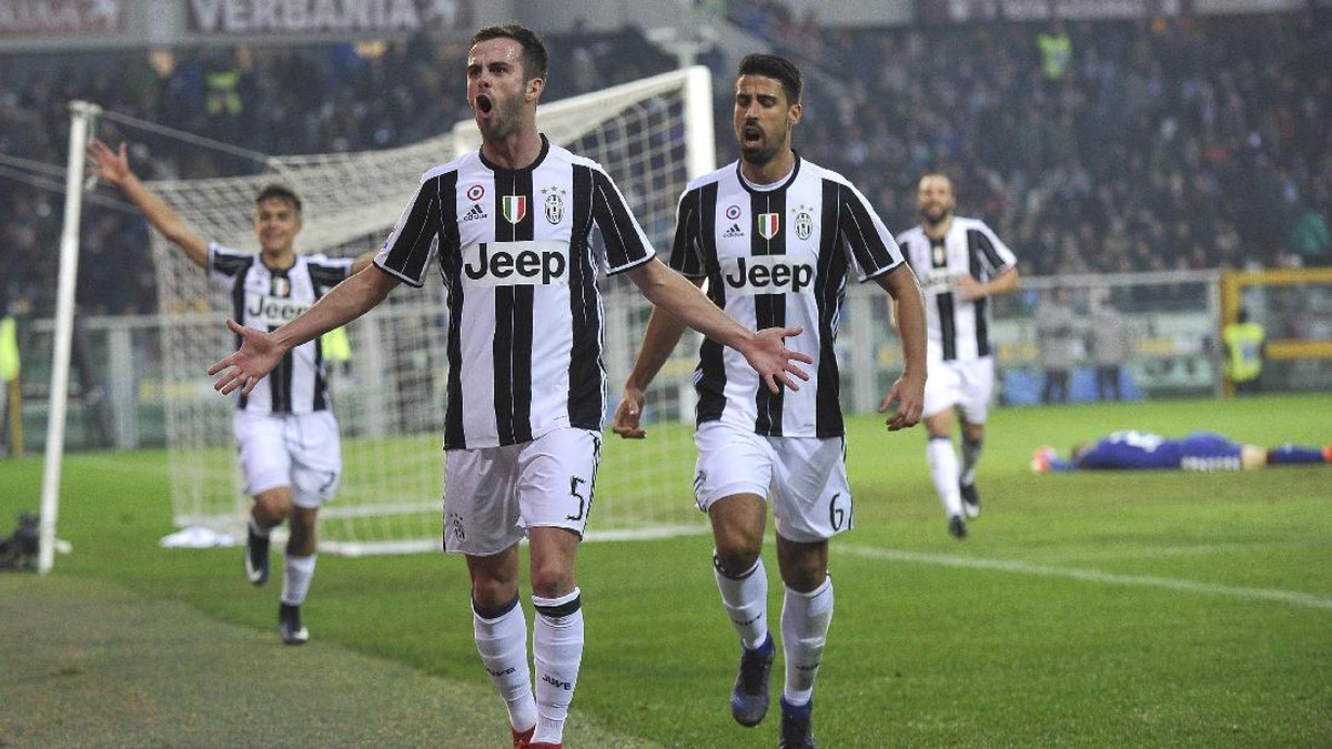 Miralem Pjanic tidak akan ada di skuat Juventus hingga sekitar satu bulan mendatang (REUTERS/Giorgio Perottino)