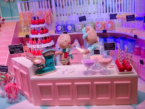 Pertunjukan Boneka 'Marionette' Semarakkan Natal di Mal Taman Anggrek