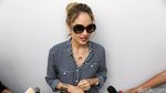 Cantiknya Cinta Laura dengan Kacamata Hitam