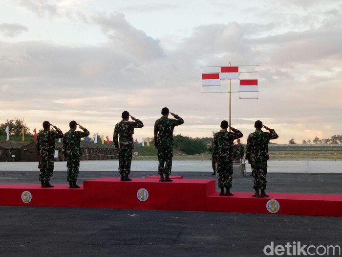 Bangganya TNI AD Kibarkan Merah Putih Atas Kemenangan di AARM