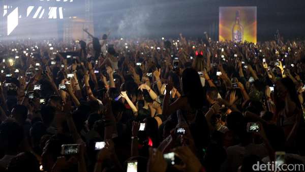 Aksi Para Partygoers di DWP 2016 Aksi Para Partygoers di DWP 2016