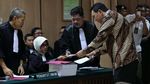 Ahok Bacakan Nota Keberatan