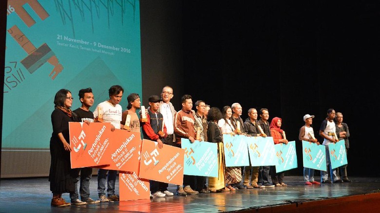 Teater Hijau Lima Satu Juarai Kompetisi Festival Teater Jakarta 2016 Teater Hijau Lima Satu Juarai Kompetisi Festival Teater Jakarta 2016