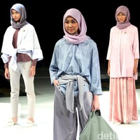 Koleksi Ria Miranda Mengangkat tema Ria Miranda Trend Show 2017 di The Hall Lt.8 Senayan City. Jakarta. [Foto: Mohammad Abduh/Wolipop]