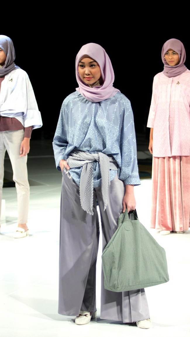 Koleksi Ria Miranda Mengangkat tema Ria Miranda Trend Show 2017 di The Hall Lt.8 Senayan City. Jakarta. [Foto: Mohammad Abduh/Wolipop]