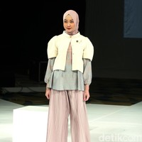 Koleksi Ria Miranda Mengangkat tema Ria Miranda Trend Show 2017 di The Hall Lt.8 Senayan City. Jakarta. [Foto: Mohammad Abduh/Wolipop]