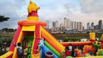 Keceriaan Anak-anak di Bantaran Kanal Barat