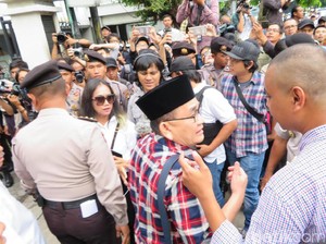 Dibela 34 Advokat, Tim Pengacara Ahok Minta Hakim Bebas dari Tekanan