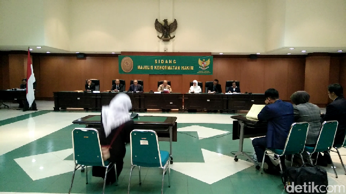 Ini Alasan Majelis Etik Berhentikan Eks Ketua PA Padang Panjang yang Selingkuh