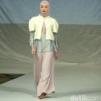 Koleksi Ria Miranda Mengangkat tema Ria Miranda Trend Show 2017 di The Hall Lt.8 Senayan City. Jakarta. [Foto: Mohammad Abduh/Wolipop]