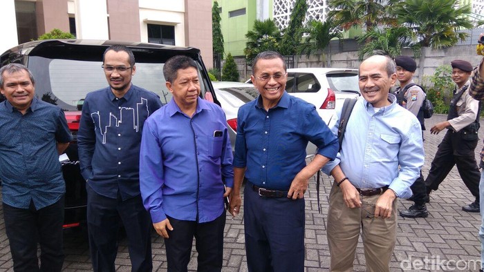 Abraham Samad, Faisal Basri, dan Effendi Ghazali Hadiri Sidang Dahlan Iskan