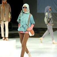 Koleksi Ria Miranda Mengangkat tema Ria Miranda Trend Show 2017 di The Hall Lt.8 Senayan City. Jakarta. [Foto: Mohammad Abduh/Wolipop]