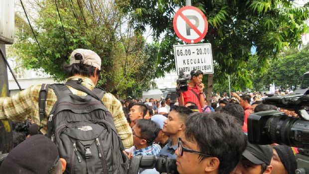 Massa Pengunjung Sidang Ahok Membeludak Sampai Jl Gadjah Mada