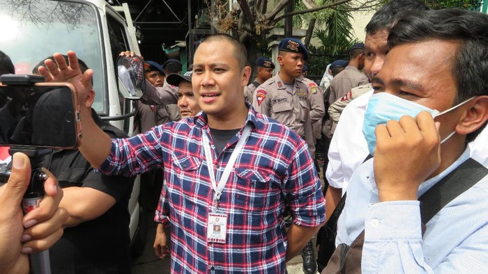 Kawal Sidang, Relawan Ahok-Djarot Hadir di Depan Gedung Eks PN Jakpus