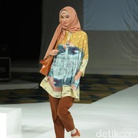 Koleksi Ria Miranda Mengangkat tema Ria Miranda Trend Show 2017 di The Hall Lt.8 Senayan City. Jakarta. [Foto: Mohammad Abduh/Wolipop]