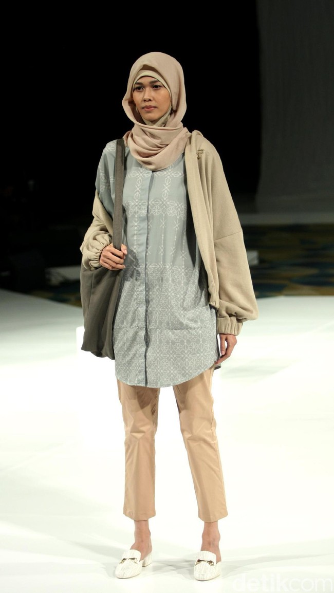 Koleksi Ria Miranda Mengangkat tema Ria Miranda Trend Show 2017 di The Hall Lt.8 Senayan City. Jakarta. [Foto: Mohammad Abduh/Wolipop]