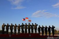  Bangganya TNI AD Kibarkan Merah Putih Atas Kemenangan di AARM