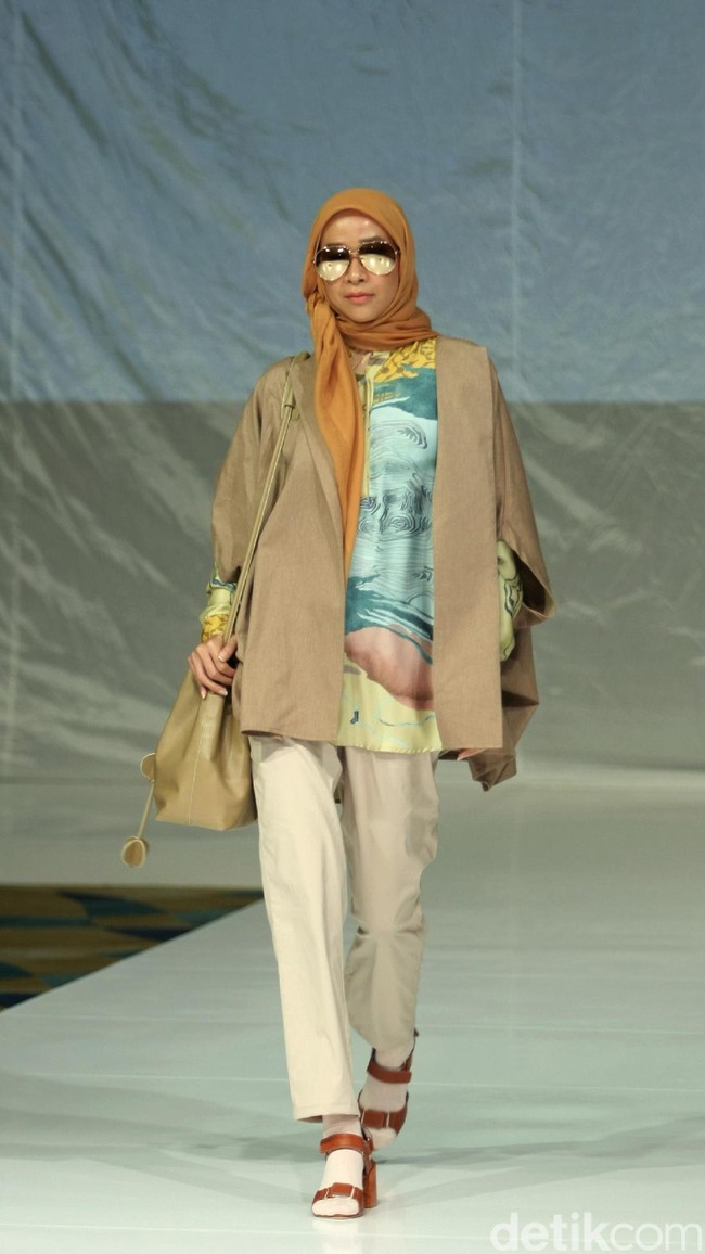 Koleksi Ria Miranda Mengangkat tema Ria Miranda Trend Show 2017 di The Hall Lt.8 Senayan City. Jakarta. [Foto: Mohammad Abduh/Wolipop]