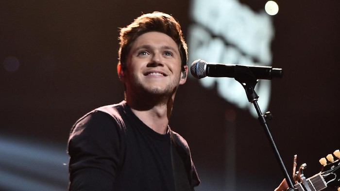 Niall Horan WASHINGTON, DC - DECEMBER 12: Musician Niall Horan performs onstage at Hot 99.5s Jingle Ball 2016 at Verizon Center on December 12, 2016 in Washington, DC. (Photo by Michael Loccisano/Getty Images for iHeart)