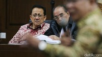 Mantan ketua DPD Irman Gusman kembali menjalani sidang di Pengadilan Tipikor, Jakarta, Selasa (13/12/2016).