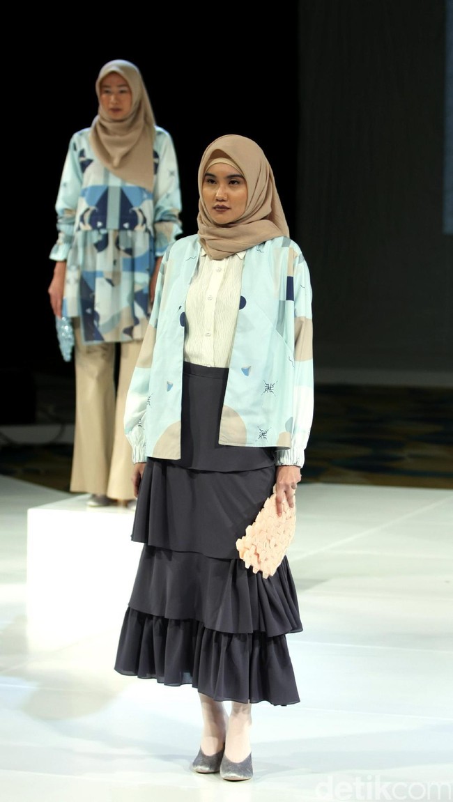 Koleksi Ria Miranda Mengangkat tema Ria Miranda Trend Show 2017 di The Hall Lt.8 Senayan City. Jakarta. [Foto: Mohammad Abduh/Wolipop]