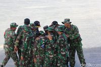  Bangganya TNI AD Kibarkan Merah Putih Atas Kemenangan di AARM