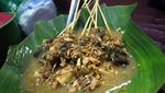 Mencicip Racikan Sate Padang Mak Adjat yang Legendaris