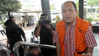 Yan terkena operasi tangkap tangan (OTT) pada Minggu (4/9) lalu. Ia ditangkap sesaat setelah mengadakan kegiatan pengajian dalam rangka dirinya dan istrinya untuk berangkat haji. Dari tangan Yan, KPK menyita uang Rp 299.800.000 dan US$ 11.200.