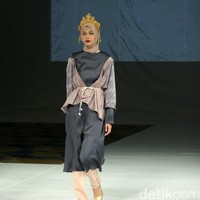 Koleksi Ria Miranda Mengangkat tema Ria Miranda Trend Show 2017 di The Hall Lt.8 Senayan City. Jakarta. [Foto: Mohammad Abduh/Wolipop]