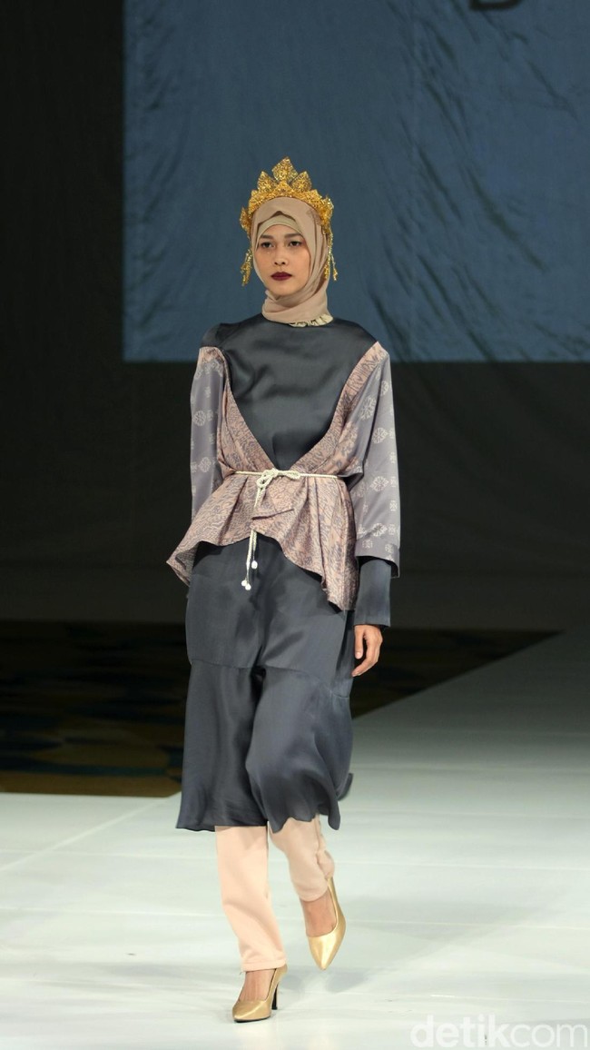 Koleksi Ria Miranda Mengangkat tema Ria Miranda Trend Show 2017 di The Hall Lt.8 Senayan City. Jakarta. [Foto: Mohammad Abduh/Wolipop]